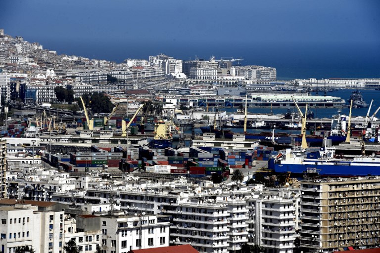 القيود المتزايدة على الاستيراد في الجزائر تثير قلق الشركات
