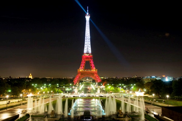 فرنسا تريد استعادة مجدها السياحي