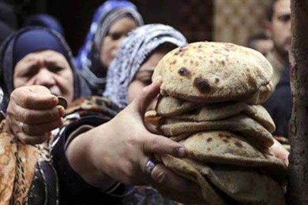 الحكومة المصرية تدرس تخفيض دعم الخبز