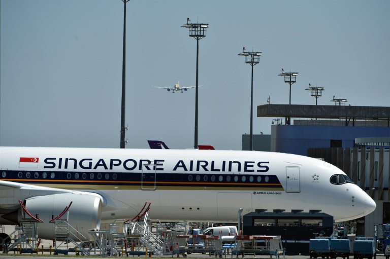 خطوط سنغافورة تعرض على موظفيها إجازة غير مدفوعة لمواجهة صعوباتها