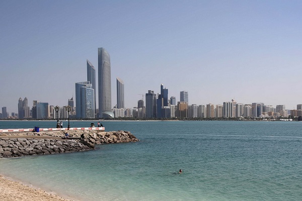 فايننشال تايمز: أبو ظبي تقاطع بنوكًا غربية تملك قطر نسبًا فيها