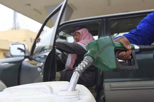 السعودية تخطط لرفع الدعم عن البنزين ووقود الطائرات