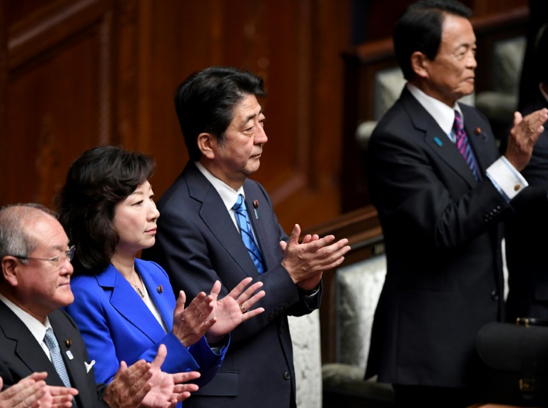مؤشرات اقتصادية يابانية تعزز موقع رئيس الوزراء قبل الانتخابات