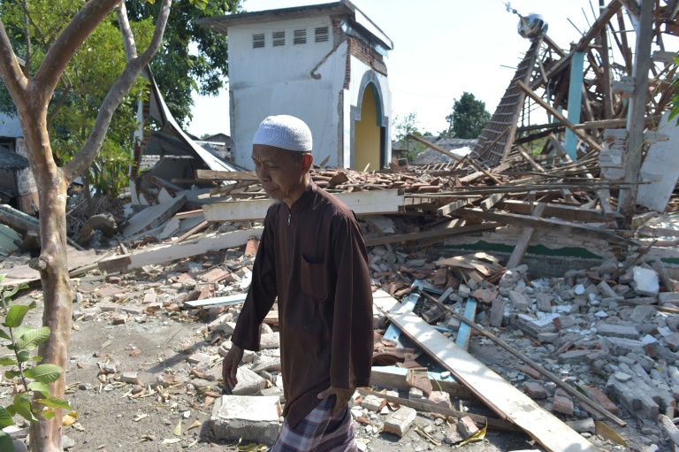 ارتفاع حصيلة ضحايا زلزال لومبوك في أندونيسيا إلى 400 قتيل