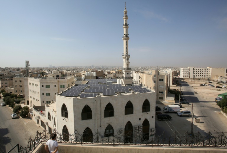 الأردنيون يتجهون الى الطاقة الشمسية