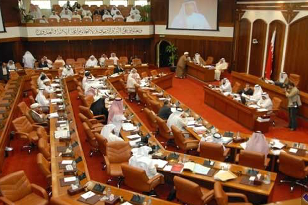 البرلمان البحريني يطالب الحكومة بإلغاء زيادة أسعار البنزين