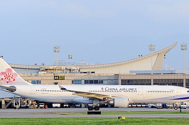 تايوان تمنع شركات طيران صينية من التحليق في مسارات قريبة منها