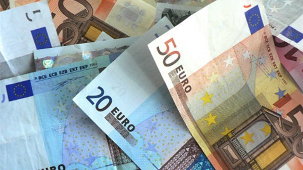 اليورو يتجاوز 1,25 دولار للمرة الاولى منذ ديسمبر 2014