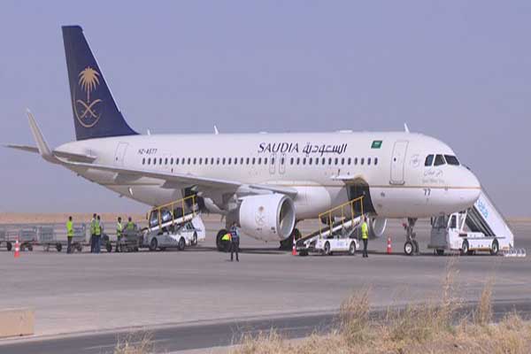 طائرة الخطوط الجوية السعودية في مطار أربيل الدولي في أول رحلة مباشرة من جدة