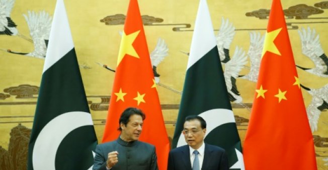 رئيس وزراء باكستان يلتقي نظيره الصيني سعيًا إلى نيل المساعدات