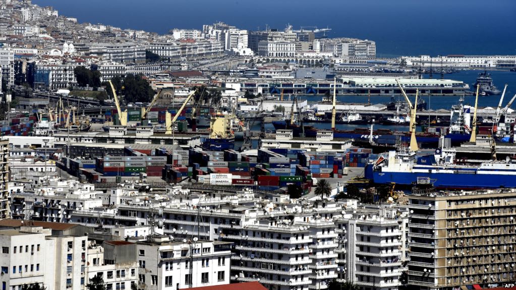 الجزائر قد تواجه أزمة اقتصادية في 2019 إذا لم تجر إصلاحات