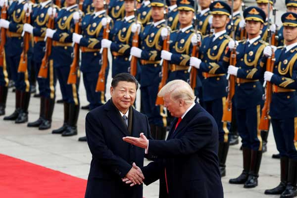 مصافحة بين الرئيسين الأميركي والصيني