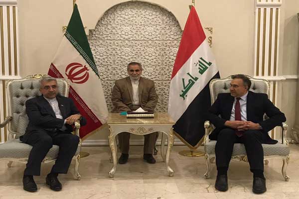 وزير الطاقة الإيراني رضا أردكانيان لدى وصوله إلى بغداد