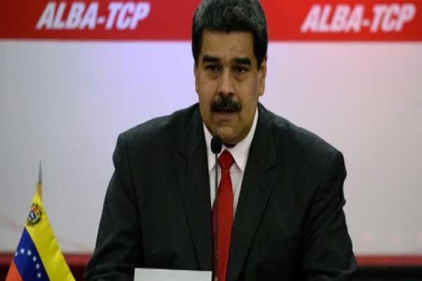 مادورو يشجع الفنزويليين على تربية الدواجن في المنازل
