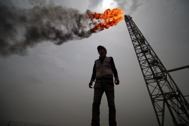 انتاج النفط الإيراني سيتراجع وسعر البرميل إلى 80 دولاراً