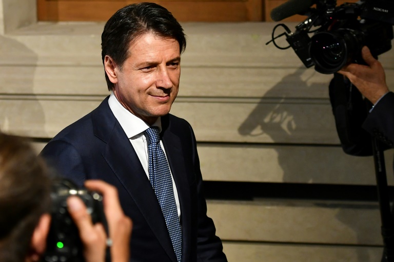 اختبار قوة بين الشعبويين والرئيس الإيطالي حول وزير المالية