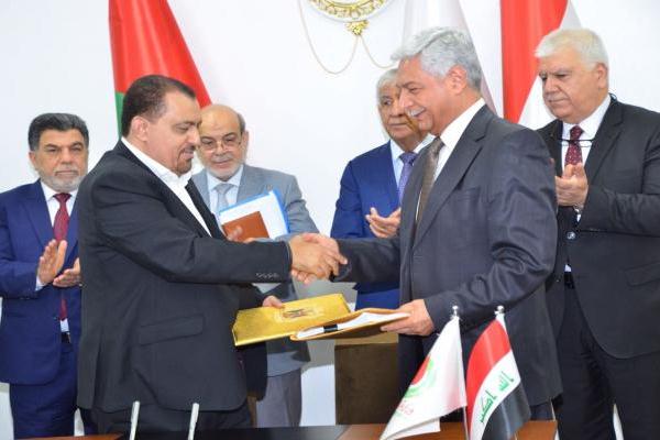 العراق يوقع عقودًا نفطية استثمارية مع شركة إماراتية