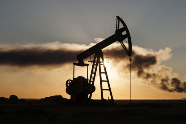 هل يلجأ ترمب إلى مخزونه الاستراتيجي لكبح أسعار النفط؟