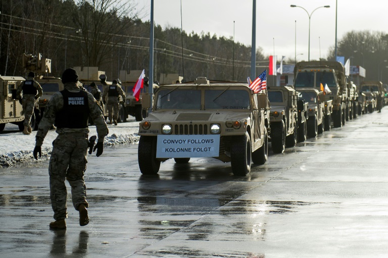 جنود أميركيون خلال حفل استقبالهم على الجانب البولندي من الحدود بين بولندا وألمانيا بتاريخ 12 يناير 2017