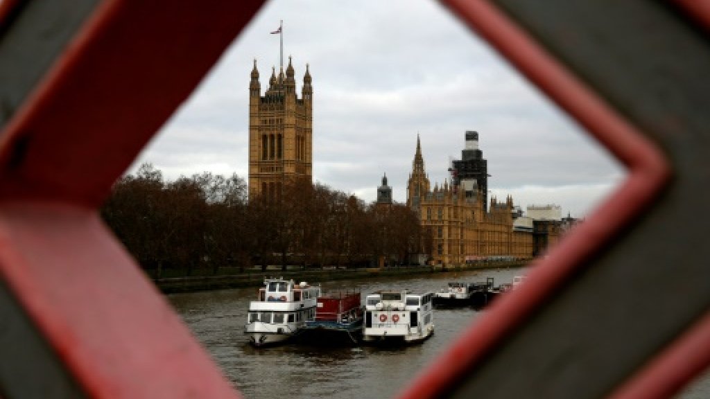 البرلمان البريطاني في صورة ملتقطة من جسر على نهر التيمز في 02 كانون الثاني/يناير 2019 اف ب/ارشيف