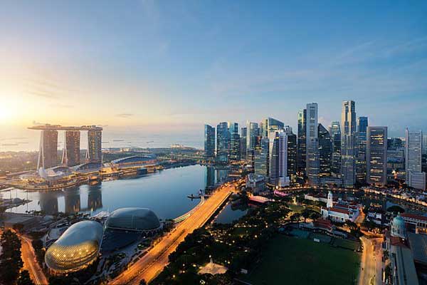 سنغافورة لا تزال الأغلى بين المدن لكنها تقاسمت الترتيب مع مدينتين أخريين