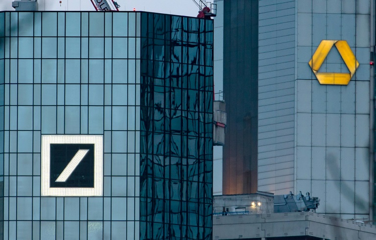 صورة ملتقطة في 17 اذار/مارس 2019 تظهر مقري مصرف دويتشه بنك وكوميرزبنك في فرانكفورت، بألمانيا