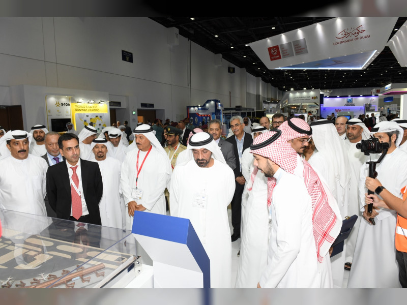 الشيخ أحمد بن سعيد آل مكتوم رئيس هيئة دبي للطيران مفتتحا أعمال الدورة التاسعة عشرة لمعرض المطارات في دبي