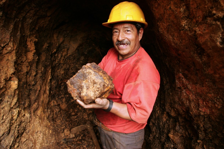 الإكوادور تؤكد أنها تمتلك ثاني أكبر منجم للذهب في العالم