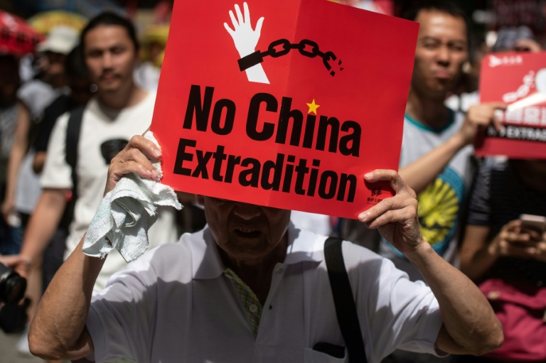 تجار في هونغ كونغ يدعون إلى الإضراب ضدّ مشروع قانون تسليم مطلوبين إلى الصين