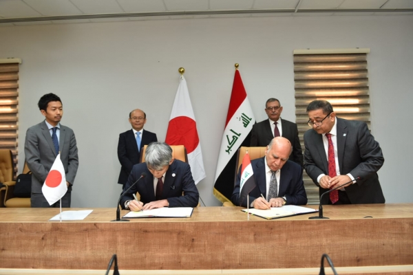 وزير المالية العراقي يوقع مع السفير الياباني قرض بلاده لبغداد البالغ مليار دولار