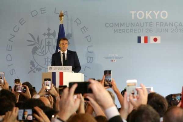الرئيس الفرنسي إيمانويل ماكرون يلقي خطابًا في السفارة الفرنسية لدى طوكيو في اليابان في 26 يونيو 2019