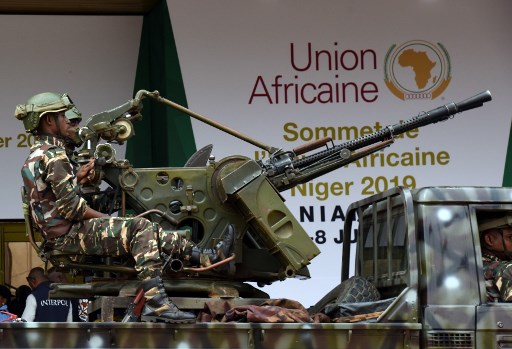 قوات الأمن النيجرية تحرس مقرّ انعقاد القمة الافريقية في نيامي
