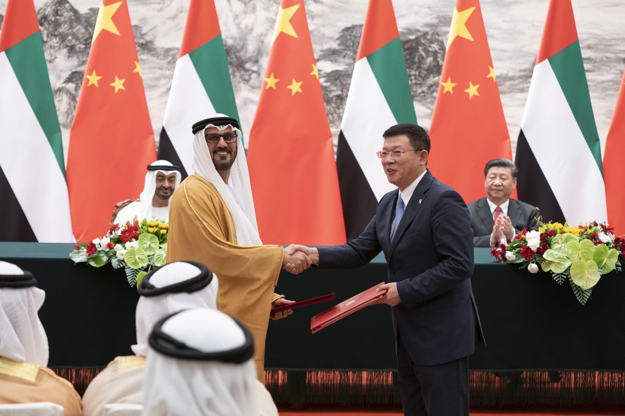 جانب من مراسم توقيع الاتفاقيات بحضور ولي عهد أبوظبي والرئيس الصيني