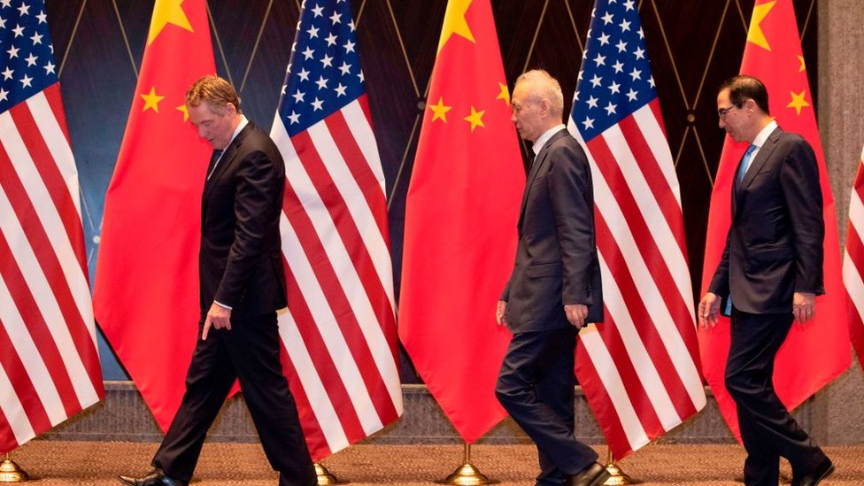 كيف تؤثر حرب أمريكا التجارية مع الصين على الناس العاديين
