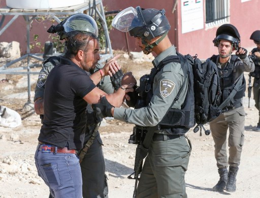 عمال فلسطينيون يخاطرون بحياتهم من أجل العمل في إسرائيل