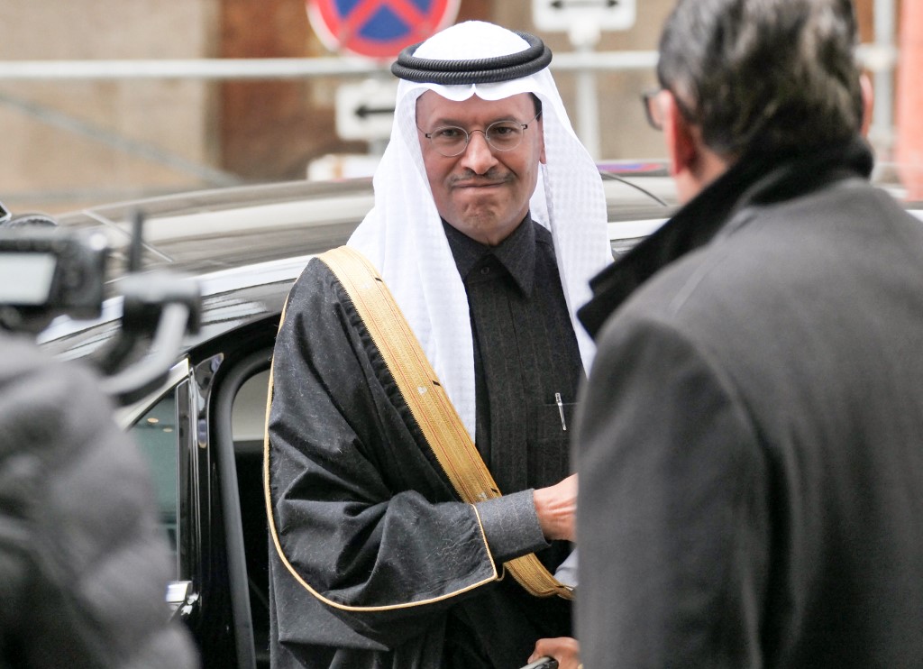 وزير الطاقة السعودي الأمير عبد العزيز بن سلمان لدى وصوله إلى فيينا لحضور اجتماع أوبك