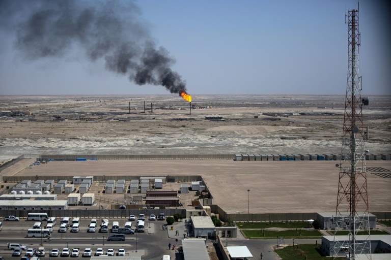 احتجاجات العراق تسقط الحكومة ولا تطال النفط
