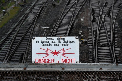 استمرار إضراب وسائل النقل العام في فرنسا