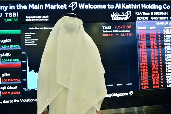 سعودي يراقب الأسعار في بورصة 