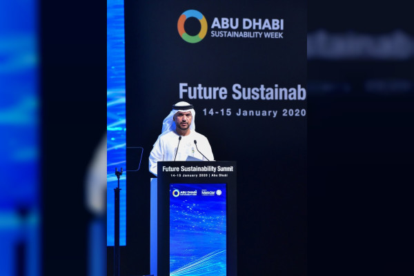عويضة مرشد المرر رئيس دائرة الطاقة في أبوظبي يلقي كلمة في افتتاح اسبوع ابوظبي للاستدامة