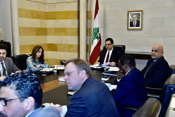 من اجتماع رئيس الحكومة حسان دياب (وسط) بوفد من البنك الدولي في بيروت في 17 فبراير 2020