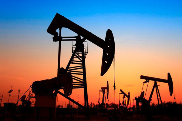 تراجع أسعار النفط 4 % على خلفية المخاوف بشأن كورونا