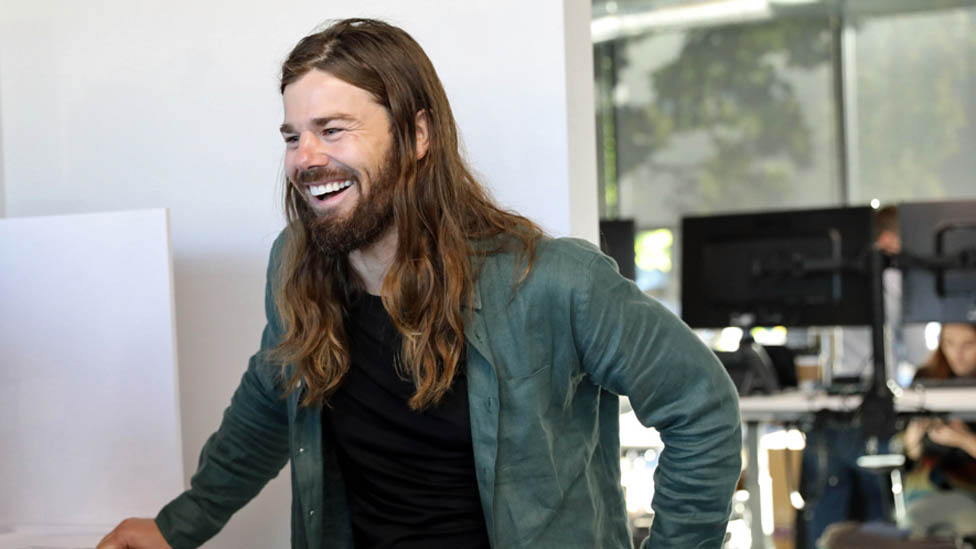 "لماذا وافقتُ على خفض راتبي بمليون دولار"؟