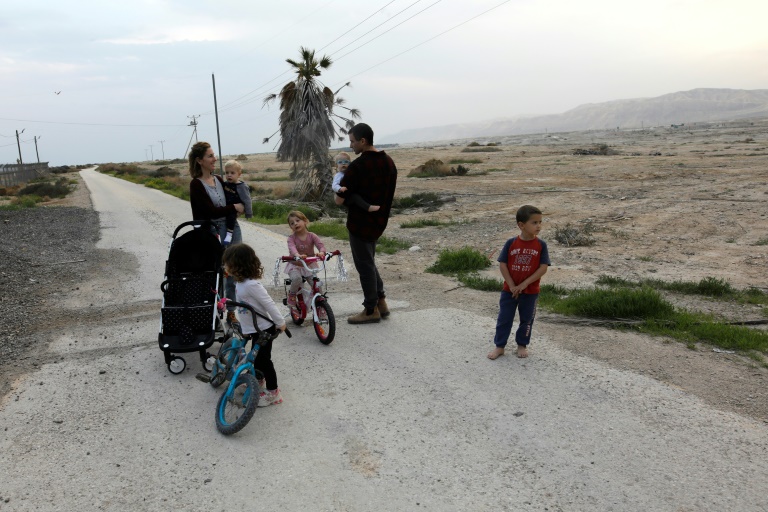 مستوطنون في مستوطنة قديم عرافاه في الضفة الغربية المحتلة في 16 فبراير 2020