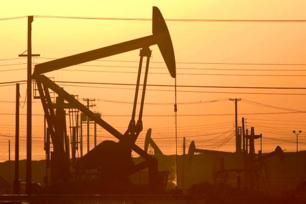 عُمان تخفض إنتاج النفط خلال مايو