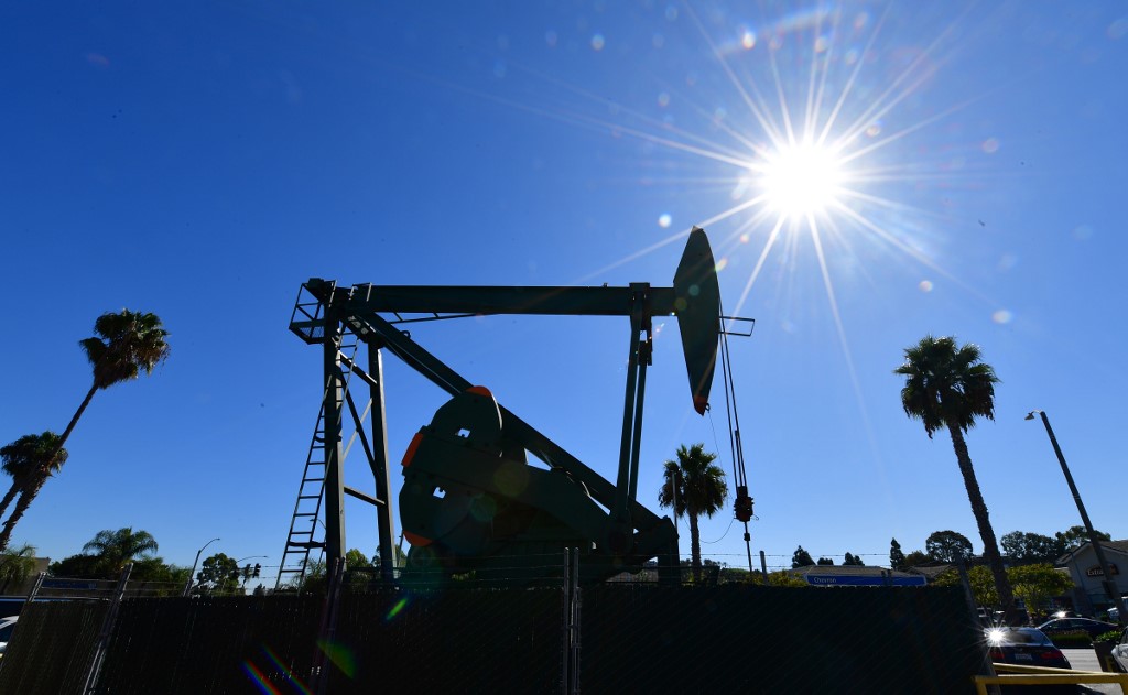 منشأة لاستخراج النفط في كاليفورنيا