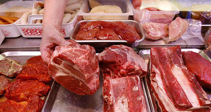 ترمب يأمر منتجي اللحوم بالاستمرار في عملهم