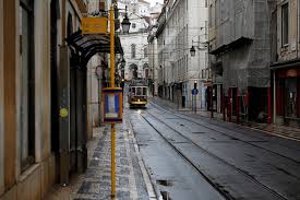 البرتغال تعيد فتح بعض المتاجر بعد شهر ونصف من العزل