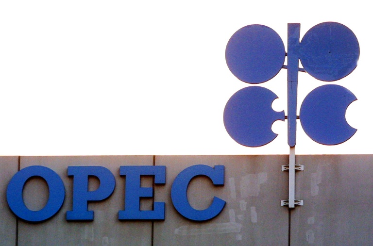 الدول المنتجة للنفط تبحث في تمديد خفض الإنتاج