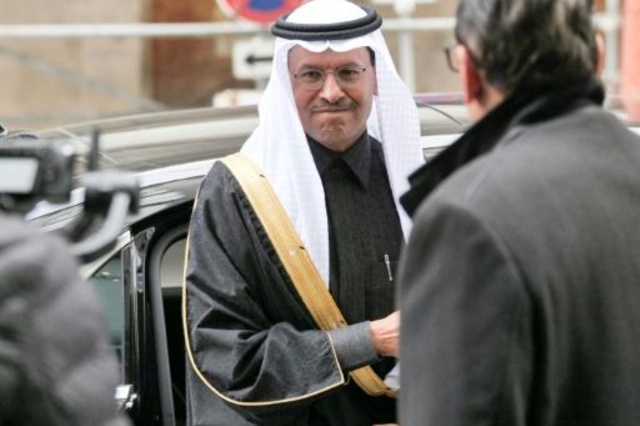 وزير الطاقة السعوديّ الأمير عبد العزيز بن سلمان يصل إلى اجتماع منظمة الدول المصدرة للنفط في فيينا في 5 كانون الأول/ديسمبر 2019.وزير الطاقة السعوديّ الأمير عبد العزيز بن سلمان يصل إلى اجتماع منظمة الدول المصدرة للنفط في فيينا في 5 كانون الأول/ديسمبر 2019.